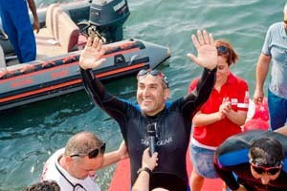 55 yaşında zoru başardı: Mersin'den Girne'ye yüzdü