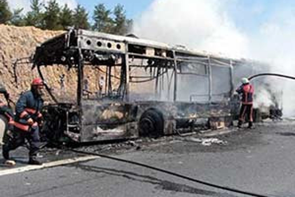 Halk otobüsü yandı: 4 Ölü ve 10 yaralı var