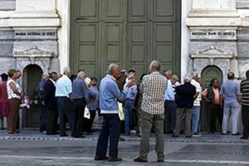 Yunanistan'da günde bin işyeri kapanıyor