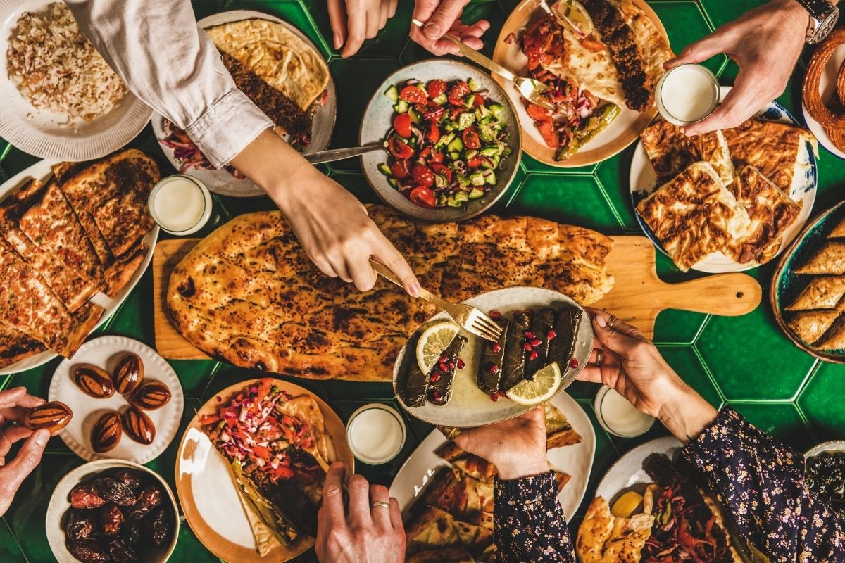 Ramazan başladı, ilk iftar dün akşam yapıldı... Peki restoranlarda ve evde iftar yapmanın maliyeti nedir?