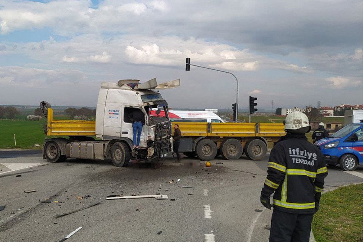 Tekirdağ'da TIR yolcu minibüsüne çarptı: 5 ölü, 10 yaralı