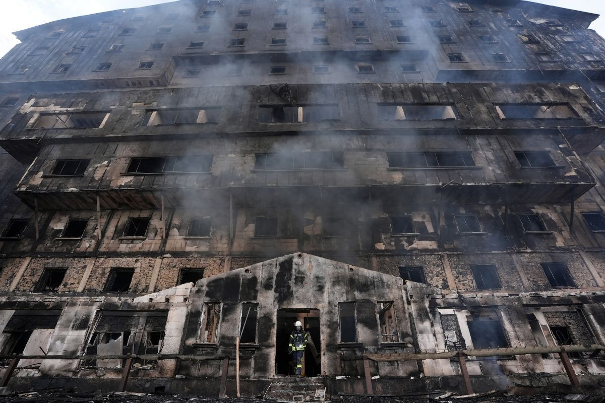 Kartalkaya Kayak Merkezi'nde bulunan Grand Kartal Otel, yangın ...