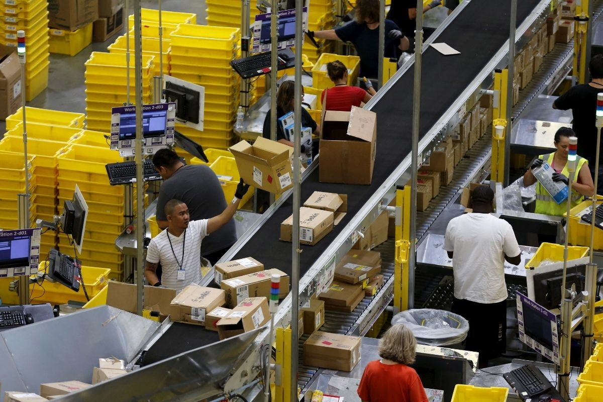 GMB Sendikası: Amazon sendika üyesi işçileri 'işten çıkarmakla' tehdit ediyor, tuvalet sürelerini bile tutuyor