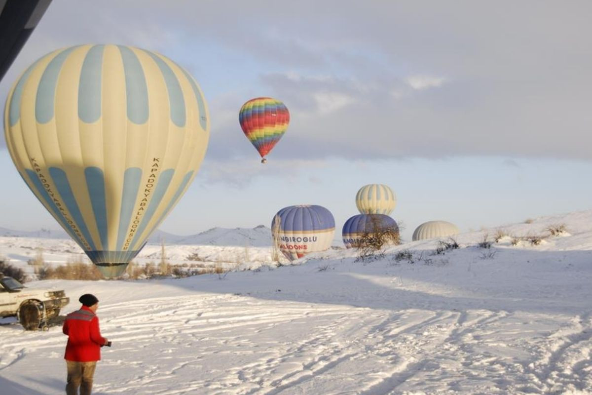 Kapadokya'da balonlar olumsuz hava koşulları nedeniyle 13 gündür havalanamıyor