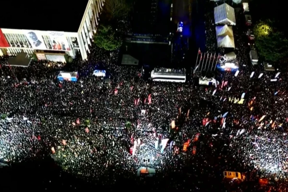 Ekrem İmamoğlu'nun gözaltına alınması üçüncü gününde de protesto edildi