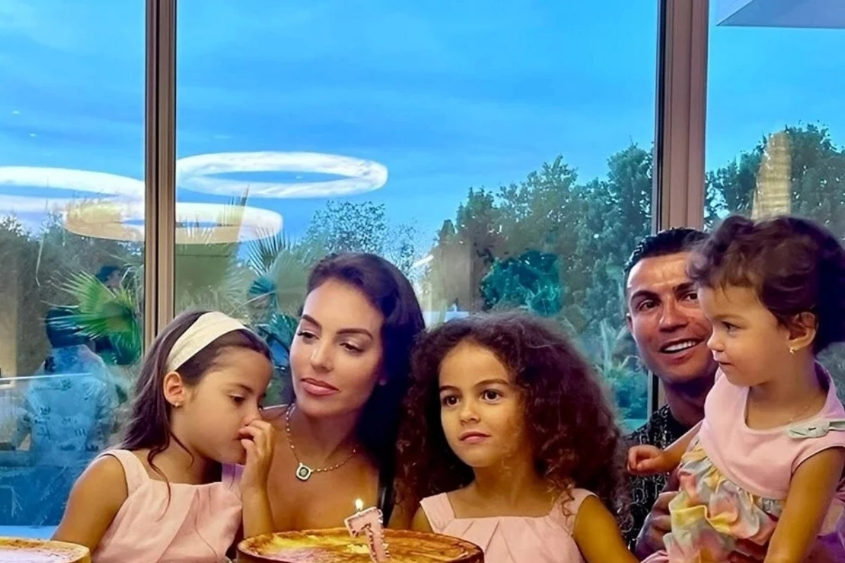 Ronaldo, çocuklarının annesi Georgina Rodriguez ile evlilik için adım attı