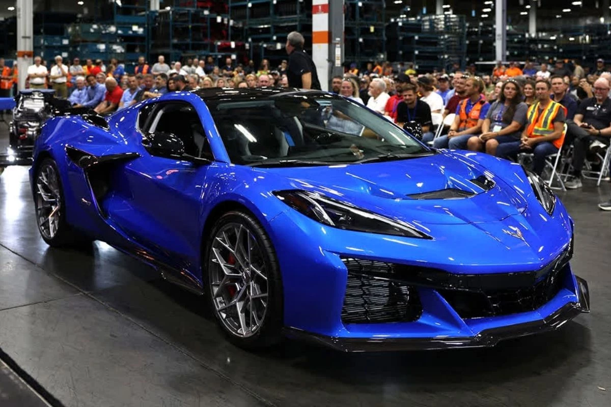 Chevrolet'in 2025 Corvette ZR1 modelinin teslimatları gecikti, bayiler sabırsızlanıyor