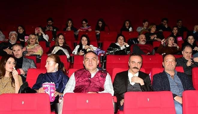 Bakan sıkıldı, Erdoğan isyan etti! Sinemaya giden Ersoy'a 30 dakika reklam izlettiler