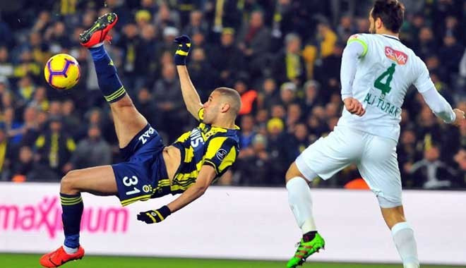 Fenerbahçe, 10 kişilik Konyaspor ile berabere kaldı