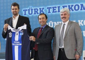 Mehmet Okur, Türk Telekom'a imzayı attı