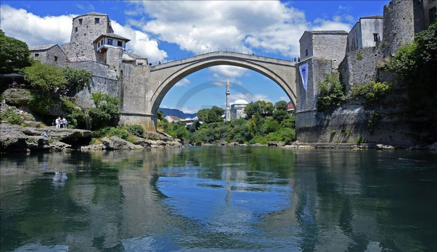 Tarihi Mostar Köprüsü'nün 